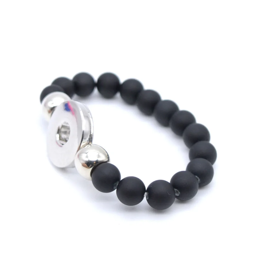 Черный силиконовый браслет с кнопками-застежками подходит для металлических