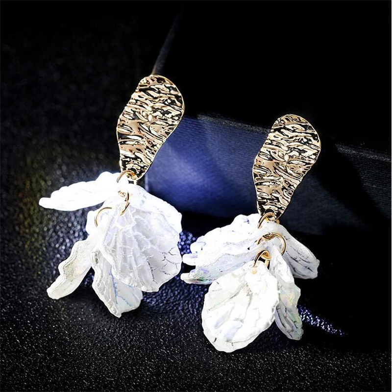Korean White Shell Flower Petal Drop Earrings For Women 2025 Trendy Jewelry