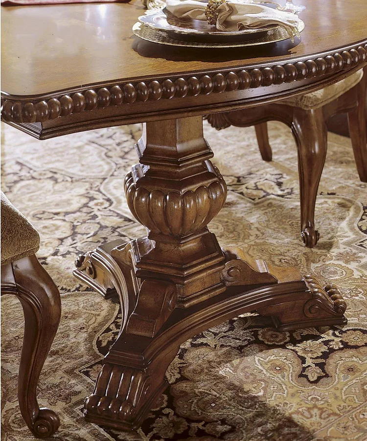 モダンスタイルのイタリア製ダイニングテーブル、100% 無垢材の  