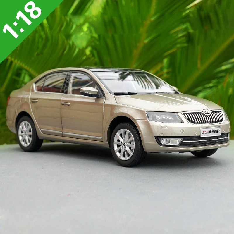 1:18 Высокая тщательная Skoda OCTAVIA сплав модель автомобиля статические металлические модельные автомобили с оригинальной коробкой
