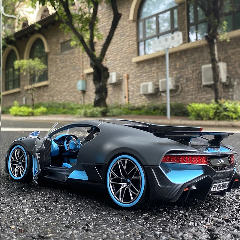 1:32 Bugatti Veyron Divo Alloy Sports Car Model Diecast Metal Toy Vehicles Car Model Simulation Sound Light Collection Kids Gift 2