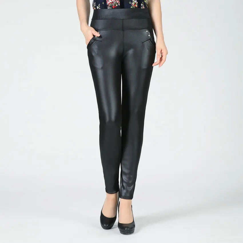 Зимние черные кожаные брюки женские утепленные из искусственной кожи с флисовой