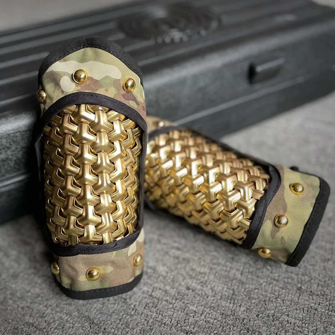 

1Pair Chinese Style Tactical Protector Arm Guards Bracers Armor Military Outdoor Hunting Tactics Accessories - MC + Black