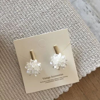 

Hypoallergenic Geometric Irregular Flower Shell Earring Winding Metal Pearl Gold Stud Earrings For Women Birthday Gifts Party