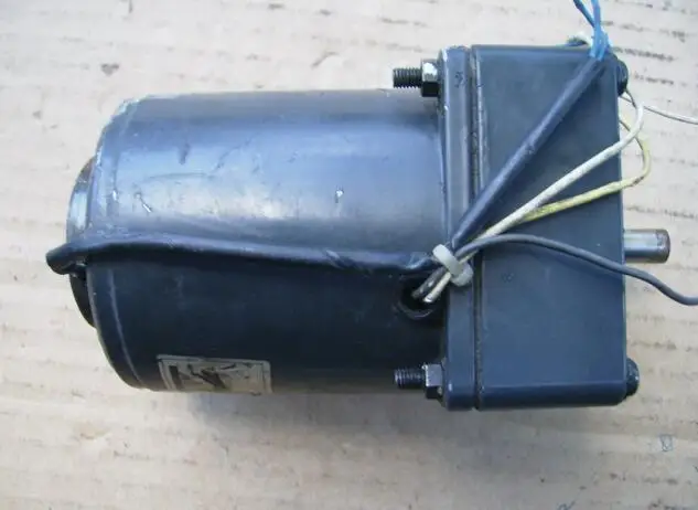 US425-402-K1 200v б/у, серводвигатель, хорошие рабочие