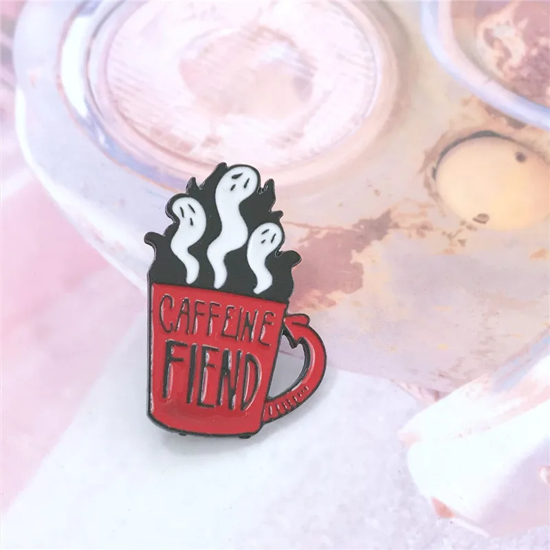 Новые серьги рука скелета-призрака CAFFEINE FIEND брошь Spook стрелка кофейная чашка значок мультфильм ужас Забавный значок джинсовая одежда кулон ювелирные изделия Gif