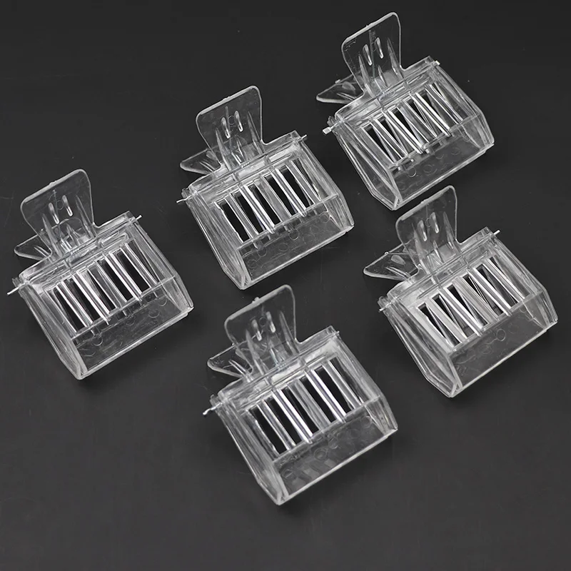 2 PCS Bee Tools Queen Cage Beekeeping Equipment Isolation Room Insectary Box Clip Colorless Plastic Bee Clip