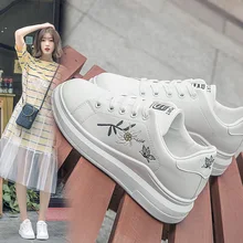 Белые женские туфли; сезон осень; Новинка года; Джокер; Корейская версия; сезон весна; обувь на толстой подошве; обувь; сезон осень; женские носки; кроссовки