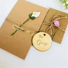 50 шт./лот Персонализированные Свадебные сувениры деревянный магнит, невесты, жениха, подарок, пользовательские сохранить дату приглашения магнит Спасибо карты