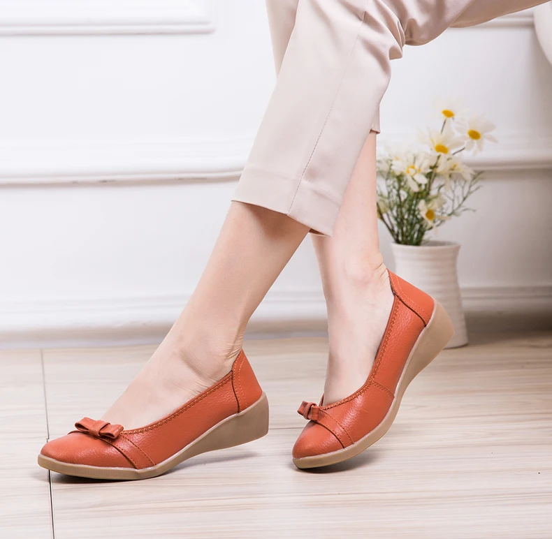Flat single shoes female autumn new leather small shoes comfortable soft bottom casual shoes non-slip wild mother shoes