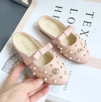 

2019 autumn new Korean girls small shoes fashion scoop shoes big children pointed shallow mouth rivet children's shoes