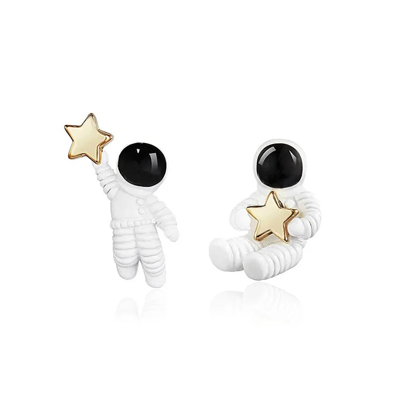 

Cute Woman Earrings Nordic Alloy Space Astronaut Ear Clip Fashion Creative Personality Five Pointed Star Asymmetric Jewelry