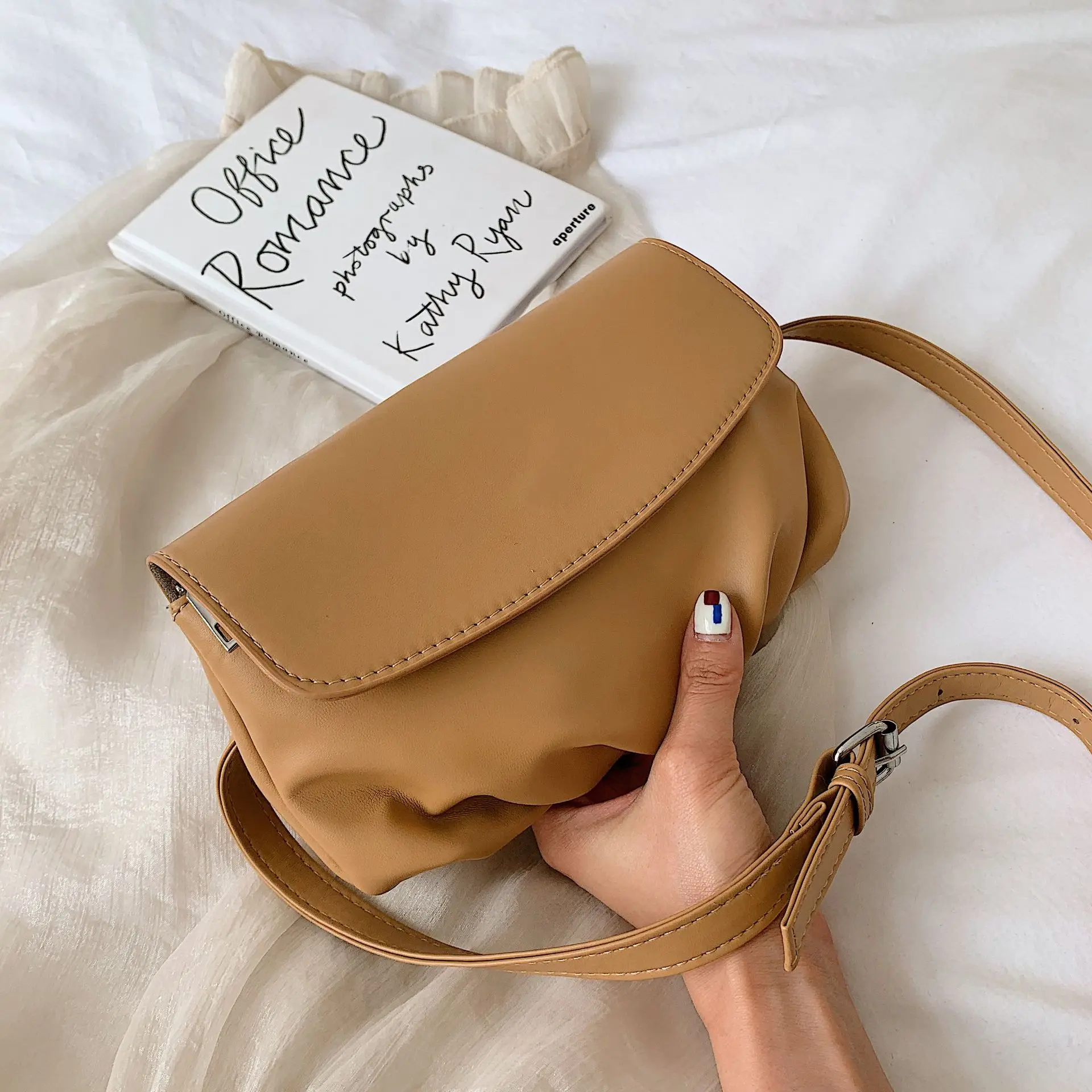 

Locimole Fashion Women Bags Flip Wandering Bag Summer Women Handbag Brand Cross Body Tote Bag BIA299 PM49