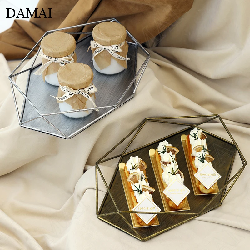 

Европейские винтажные подносы, декоративные геометрические кованые железные ювелирные изделия, косметическая подставка для ухода за кожей, десертные тарелки для послеобеденного чая