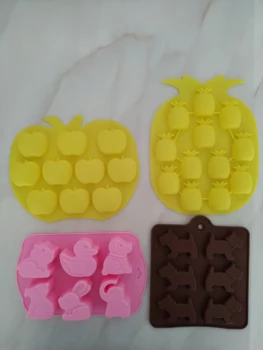 

Spot wholesale 12 even pineapple silicone chocolate mold footprints animal ice mold