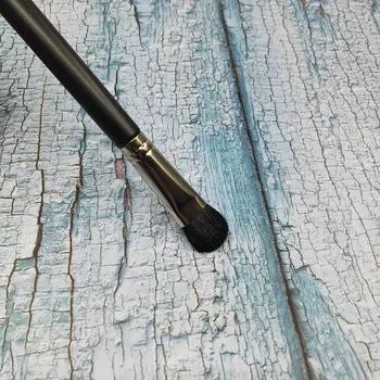 

1Pcs Fashion Professional Makeup Brush Large Eyeshadow Brush High Quality Copper Tube Wool Micro Brush Theater Performance