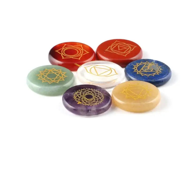 Reiki chakra Gyógyulás stones w/ chakra esetben állítsa bel 7 chakra stones vel engraved chakra symbols 25mm