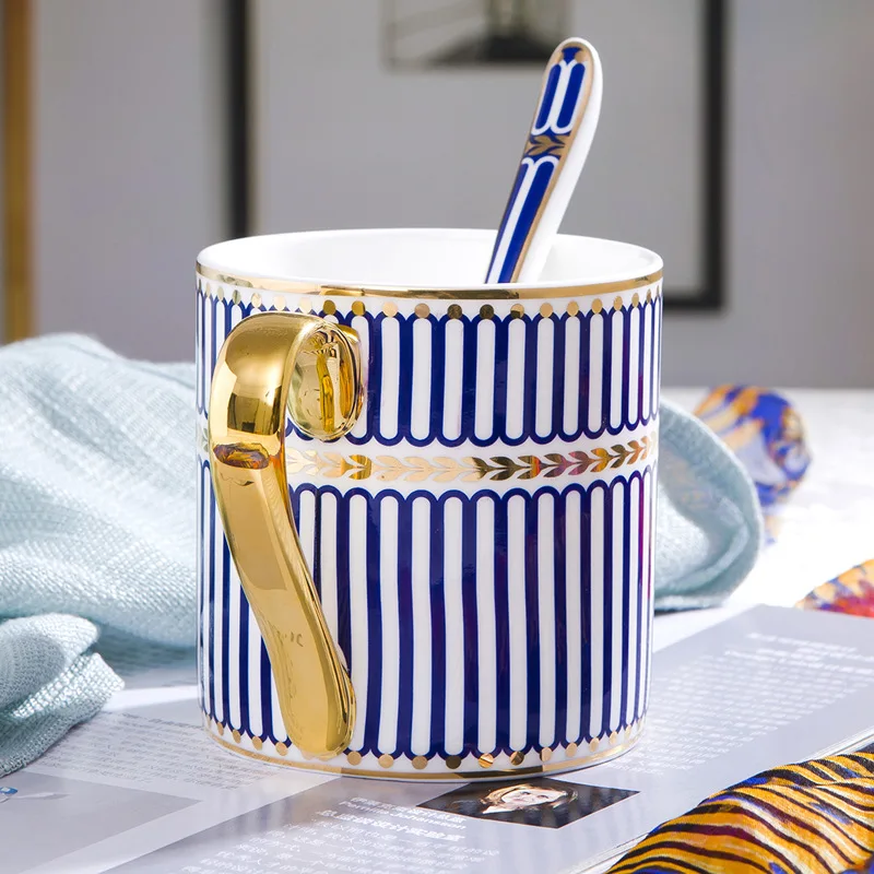 Питейная посуда кружки костяного фарфора кружка кофейная чашка ложка tazas caneca tazas de ceramica creativas Кружки Кофейные чашки таза кафе
