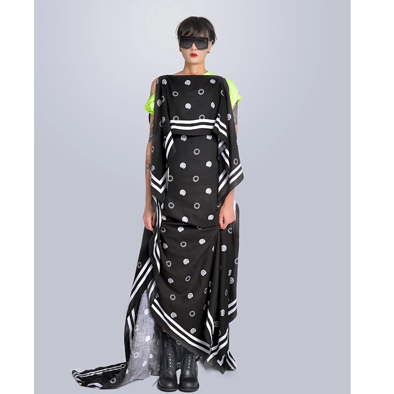 

MISHOW Milan Fashion Week Spring/Summer 2020 Two Piece Set Female Solid Irregular Top and Geometric Print Long Dress Suit Look-4