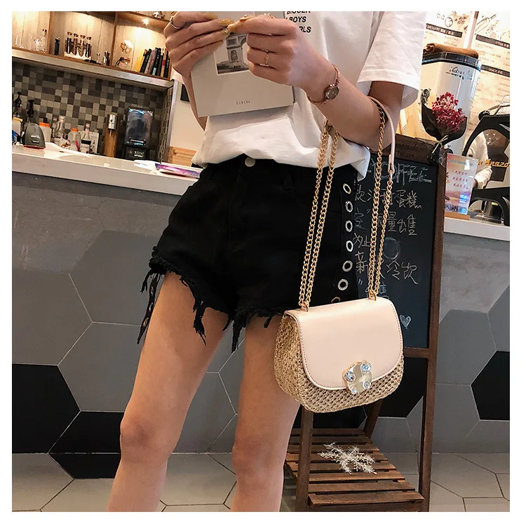 

The new straw chain bag is slanted with the Korean version of the female student to weave a shoulder bag
