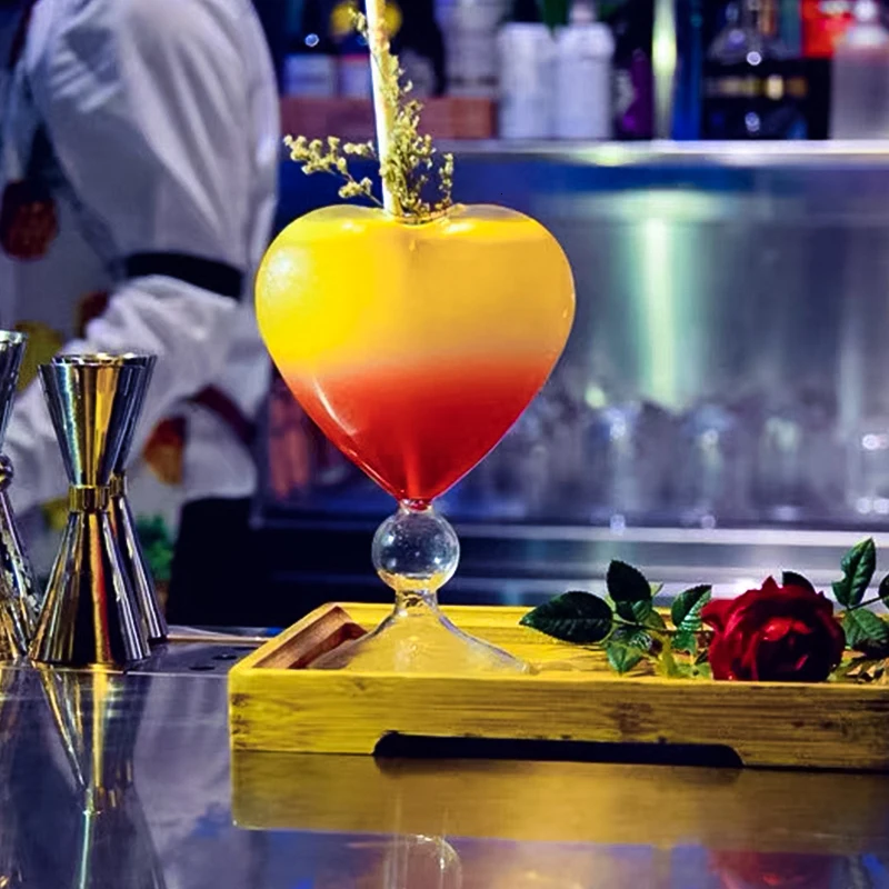 Verres A Cocktails Verre A Cocktail En Forme De Cœur Pour Amoureux Gobelet En Paille Creatif Pour Bar Type 1 Pcs Glass 2ml A La Cave Cdiscount
