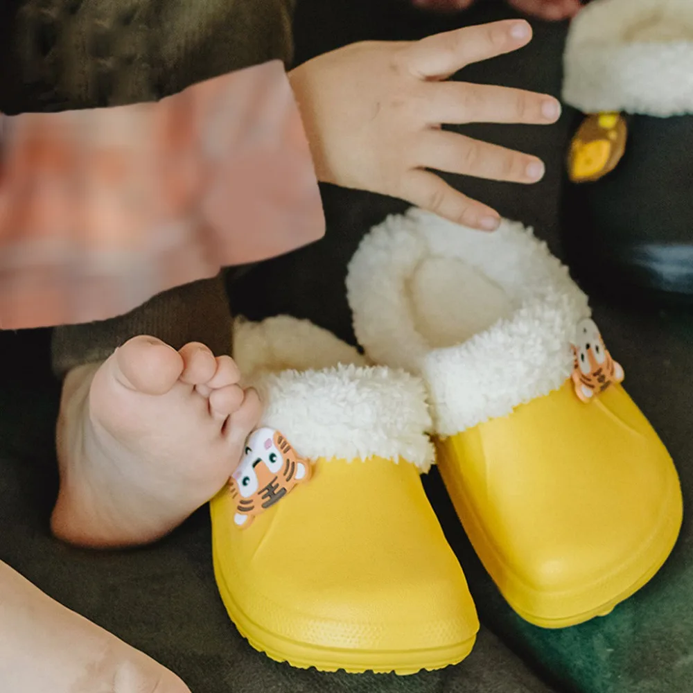 Детская обувь для детей 2-7 лет; теплые тапочки с подкладкой; зимние теплые Лоферы для девочек; цвет черный, коричневый; на плоской резиновой нескользящей подошве; пушистый мех; водонепроницаемые детские лоферы
