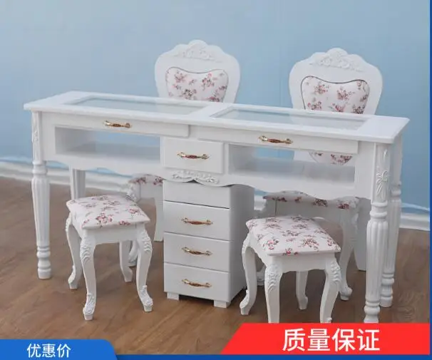 Рисунок 4 - Маникюрный столик