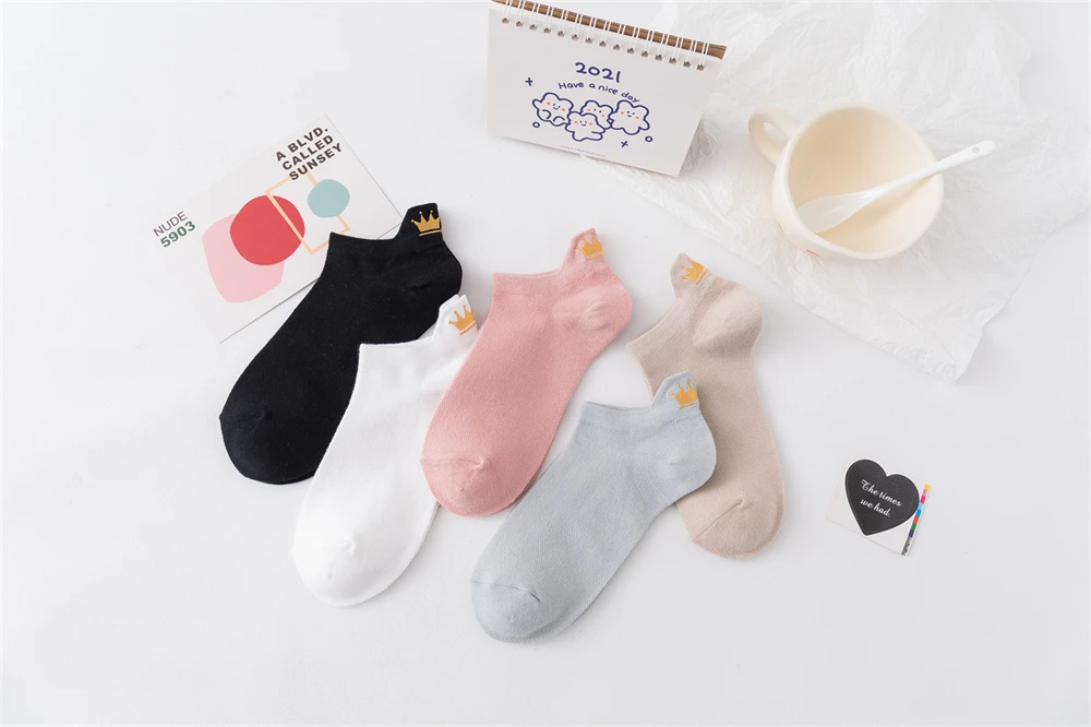 Schicke neue Damen stickerei Krone schöne Harajuku atmungsaktive retikulierte ausgehöhlte weiche Baumwoll-Mesh-Söckchen – Detail 4