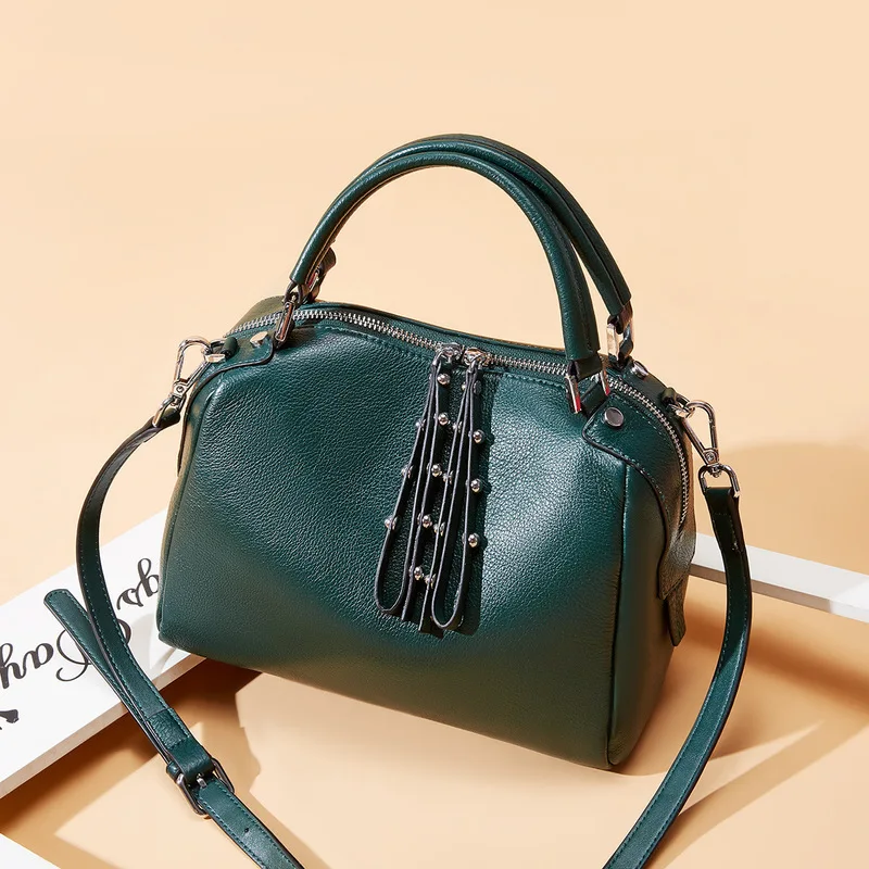 

New European and American fashionable first-class leather handbag with shoulder-slanting recreational soft leather