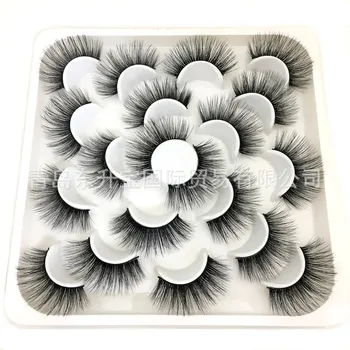 

Thick curled false eyelashes eyelashes on stage