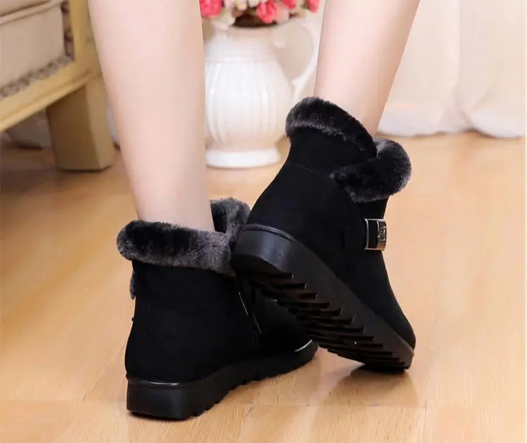 Winter Snow Boots Women 2021 Thick Plush Warm Ankle Boots Women Zipper Soft Comfortable Outdoor Ankle Boots Mother Cotton Shoes