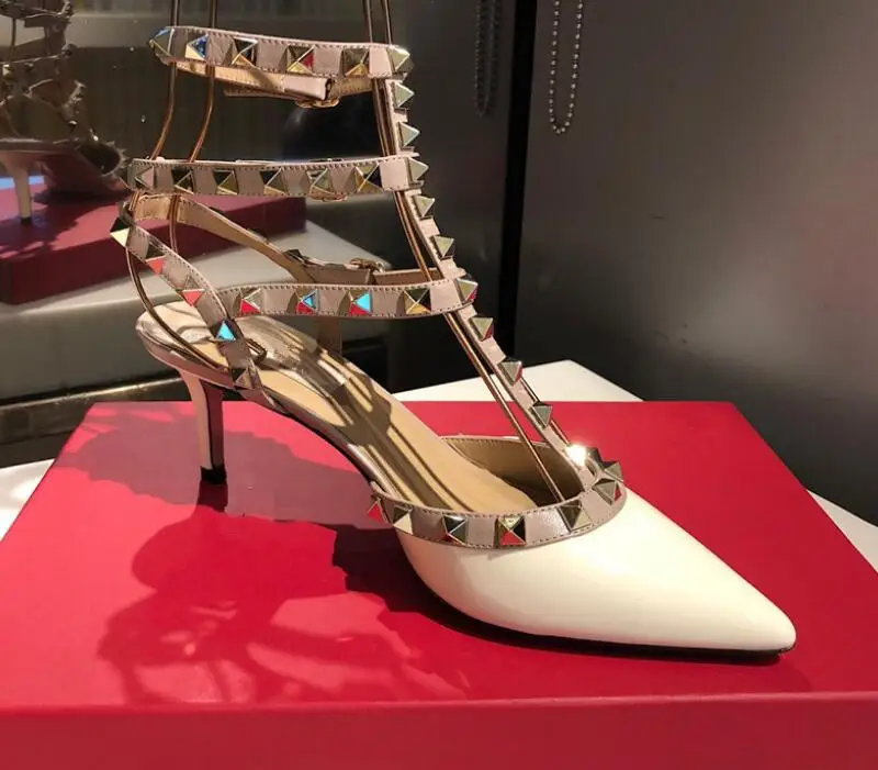 White patent leather Женские дизайнерские сандалии из высококачественной кожи на высоком каблуке; Яркие Кожаные туфли; доступны разные цвета; обувь в коробке - Цвет: White patent leather