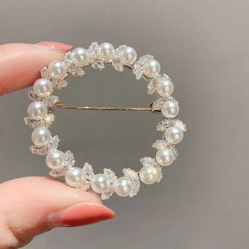 

Small Fragrance Pearl All-match Brooch Women's Suit Corsage Temperament Round Pin Clothes Neckline Decoration Cardigan Buckle