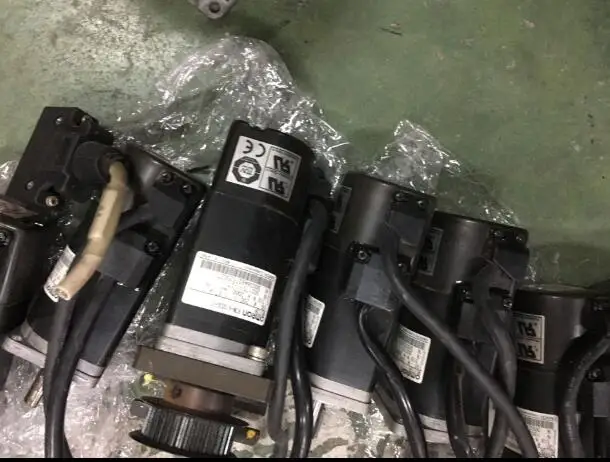 R7D-A20030-S1 используется один, серводвигатель, хорошо работает