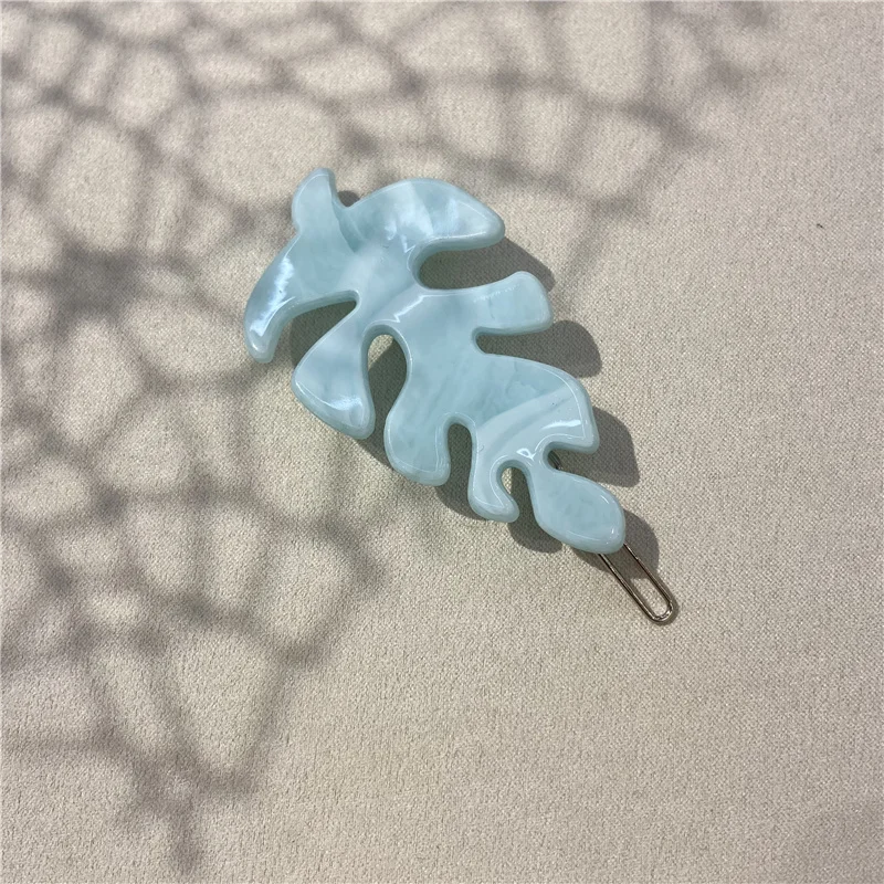 Рисунок 6 - Женская заколка для волос в виде листьев