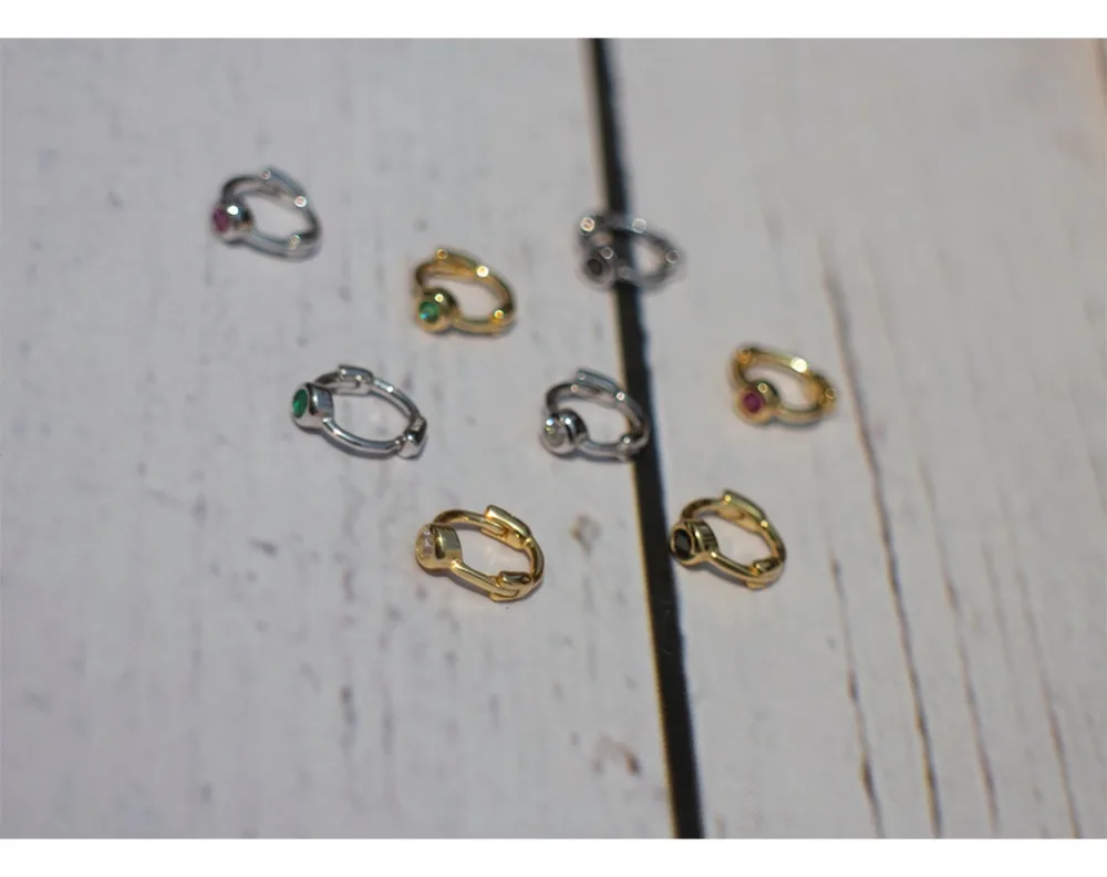 Серьги из стерлингового серебра 925 пробы, модные, красные, черные, зеленые, мини, циркониевые, круглые серьги, кость, дикий, милый тренд, женские серьги для девочек, ювелирные изделия