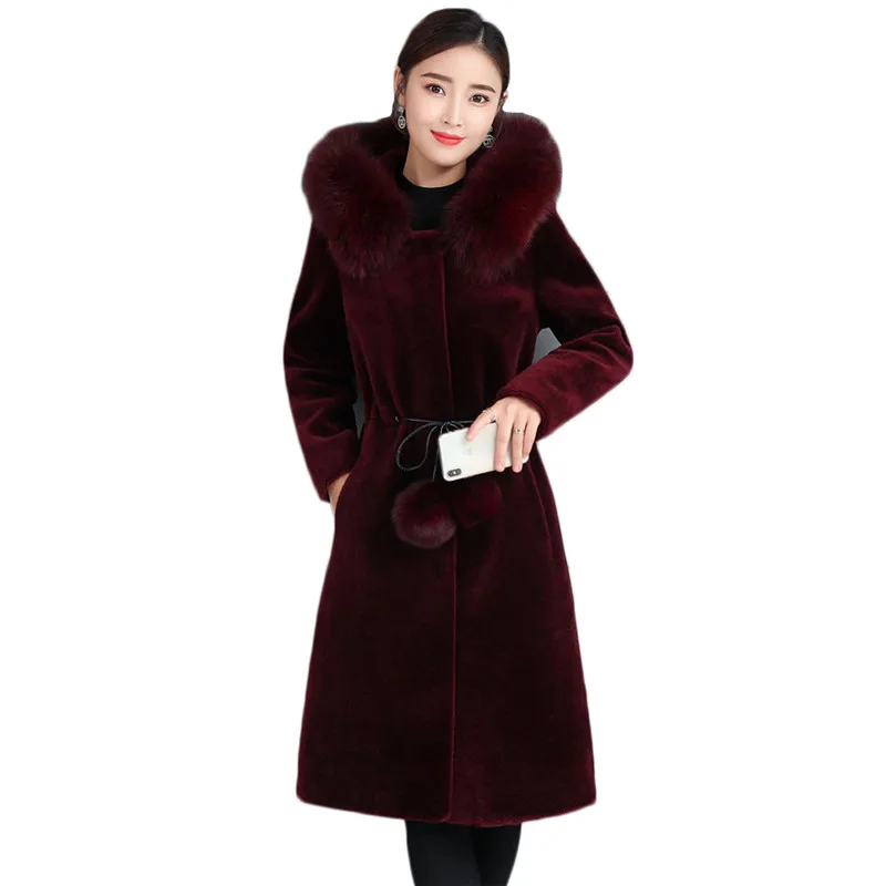 Wine red Женское пальто из искусственного меха винно-красного цвета, большие размеры, свободная Зимняя Толстая куртка с капюшоном и перьями, новинка года, модная плотная длинная норка, пальто LD1224 - Цвет: Wine red