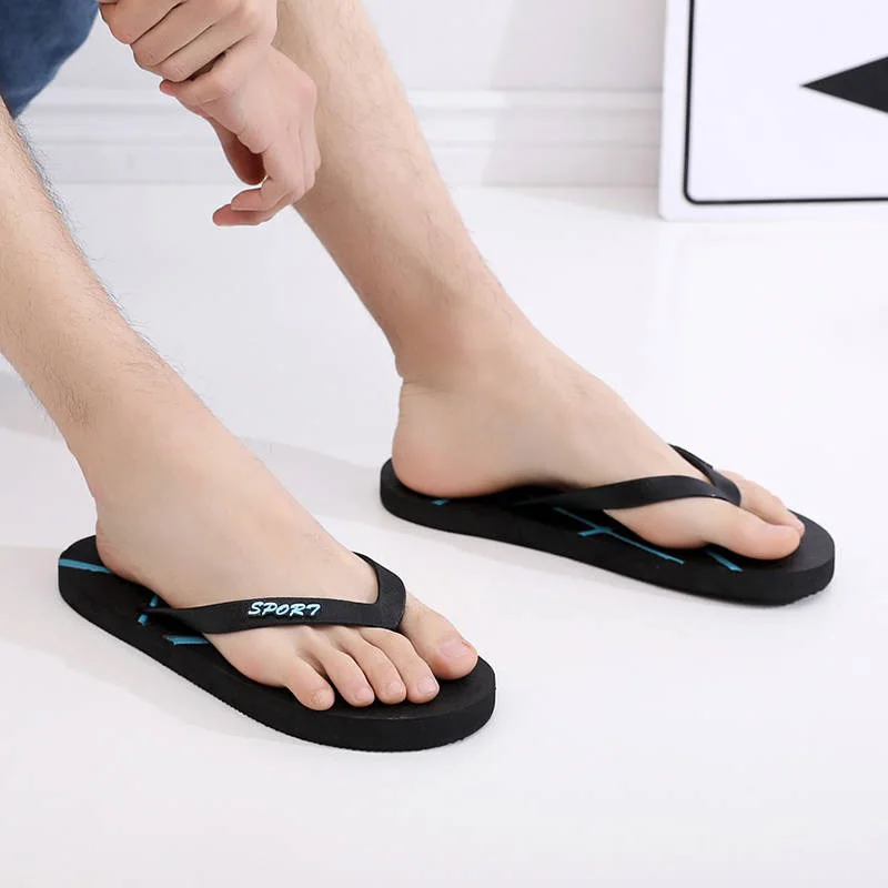 Летние женские сандалии шлепанцы на плоской подошве с круглым носком черные