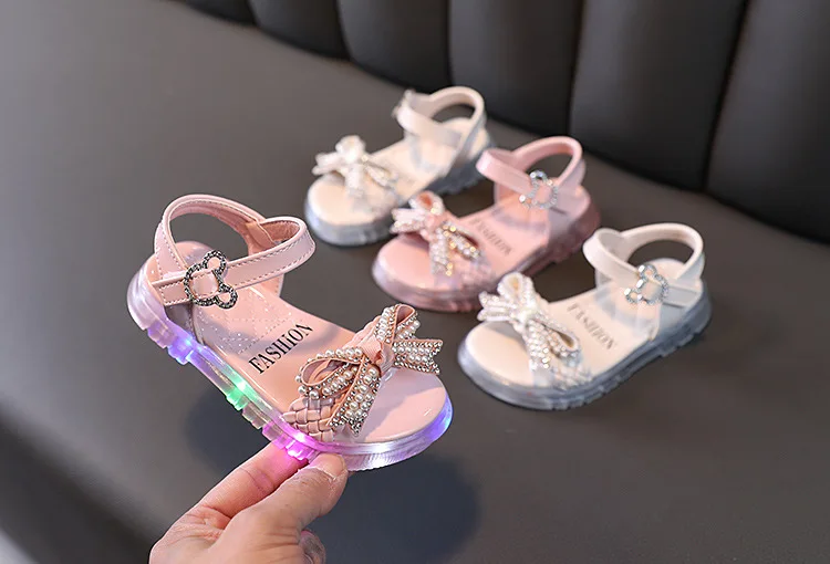 girls shoes Light Up Girls Sandals Baby Summer Bow Children Shoes Kids Soft Bottom Luminous Shoes Sandal boy sandals fashion