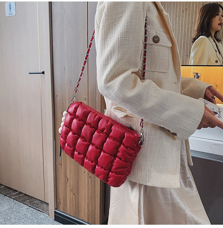 Женская сумочка с жемчугом, осень, новая маленькая стеганая сумка через плечо, модная брендовая простая сумка на плечо с цепочкой