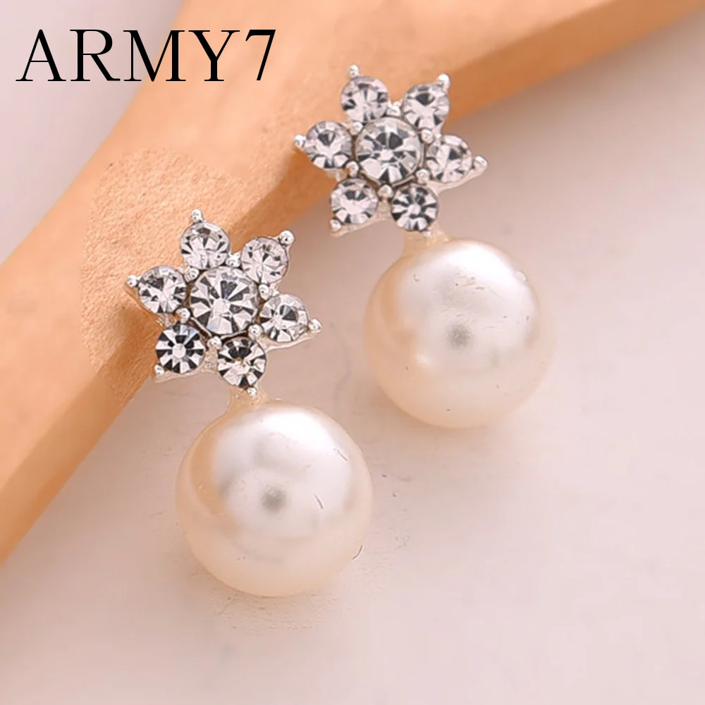 

Luxury Pearl Flower Stud Earrings Women Charm Jewelry Pair Snowflake Crystal Stud Earring Elegant Ladies Ball Jewelry Pendant