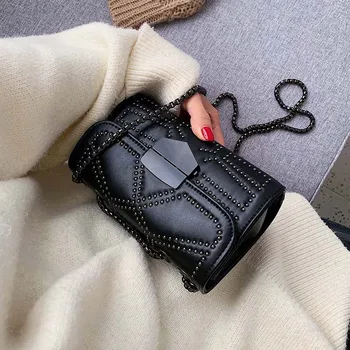 

Small PU Leather Crossbody Bags For Women 2019 New Rivets Shoulder Messenger Bag Female Travel Handbags Chain Cross Body Bag