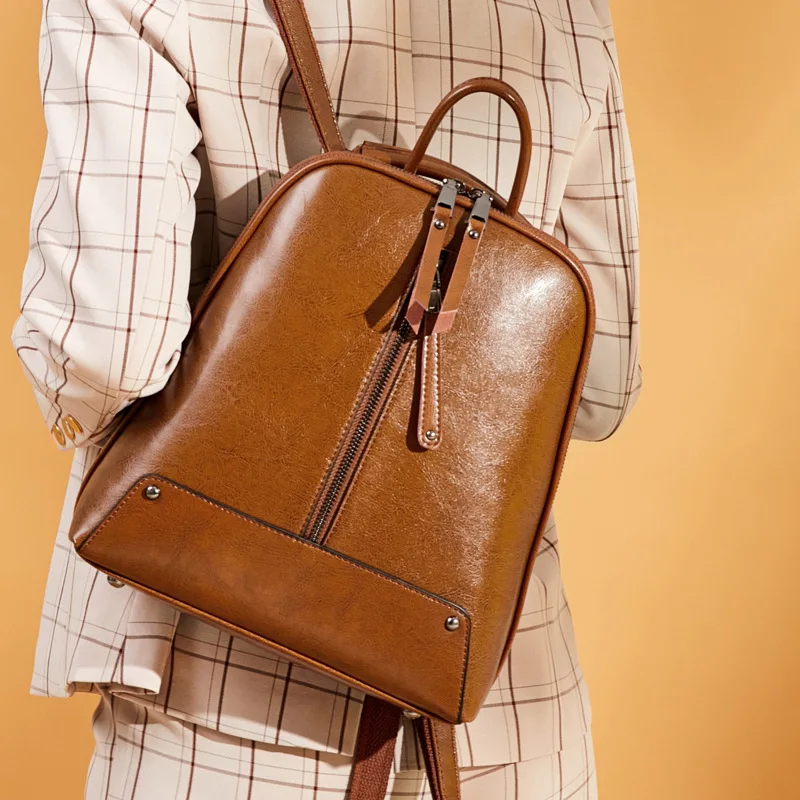 

2019 new European and American style oil wax leather backpack leather handbag