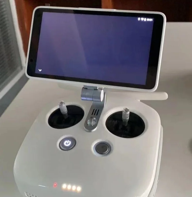Образец нового пульта дистанционного управления DJI Phantom4P V2.0 для квадрокоптера