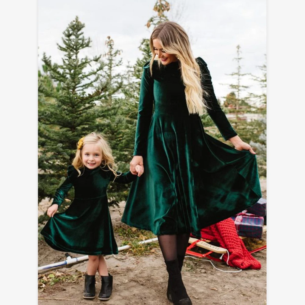 Осенне-зимнее бархатное платье для мамы и дочки; одинаковые комплекты для семьи; платья для мамы и дочки; вечернее платье с оборками для мамы и дочки