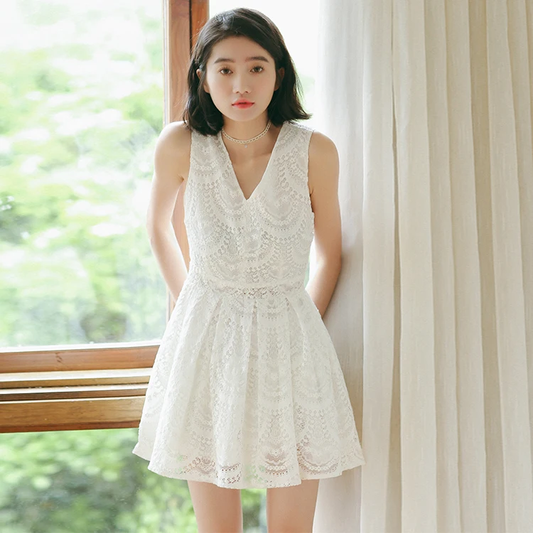 

Make v-neck joker cultivate one's morality show thin white bud silk dress is small dress