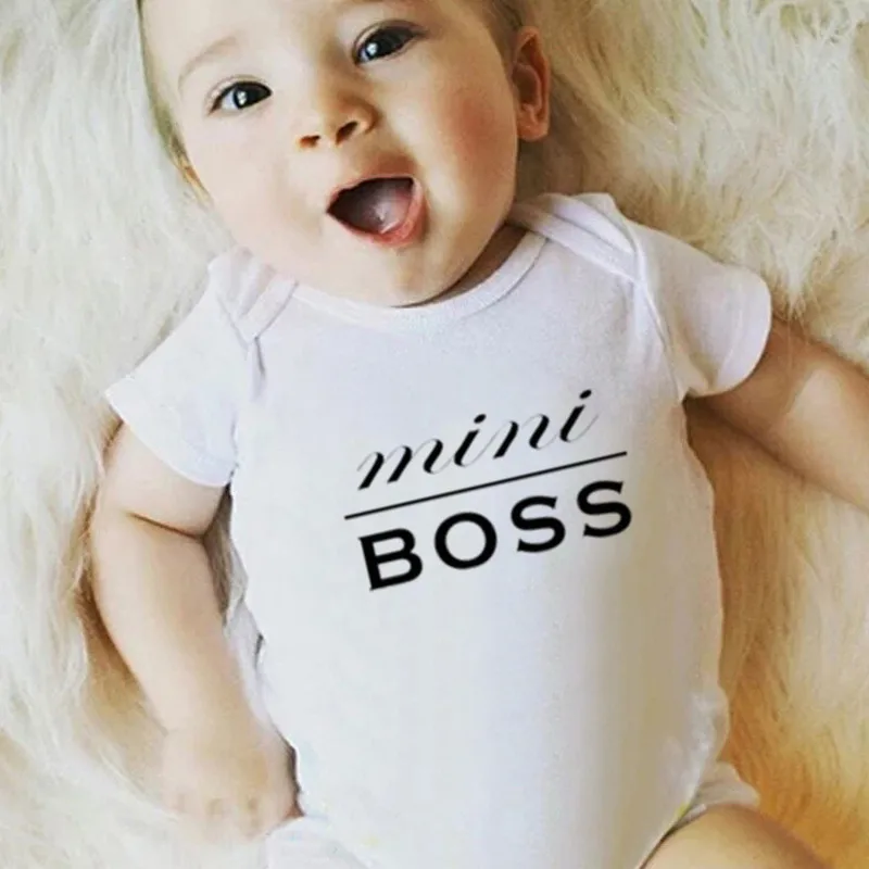 Мини-боди с надписью «Boss» для новорожденных мальчиков; милое летнее боди с короткими рукавами; Комбинезон для маленьких девочек; хлопковая одежда для малышей