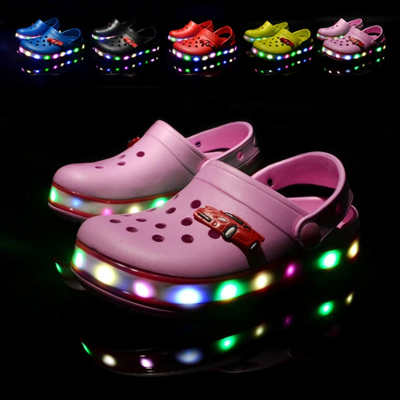 Zapatos con luces LED para niños y niñas, sandalias de moda para verano,  Zueco de playa, dijes de zapatos/chanclas, zapatillas de EVA para niños|Pantuflas  y zuecos| - AliExpress