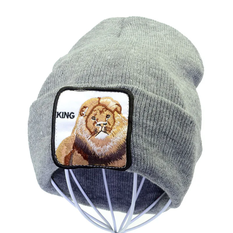 Животные лев Король вязаная шапка вышивка бини зимняя теплая Skullies& лыжные шапочки эластичная вязаная шапка мультфильм лев шапки - Цвет: Серый