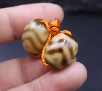 

Treasure Magic Power Magic LKbrother Pair Magic Tibetan old Ivory Color Water Wave Tiger Tooth Daluo dZi Bead Totem A